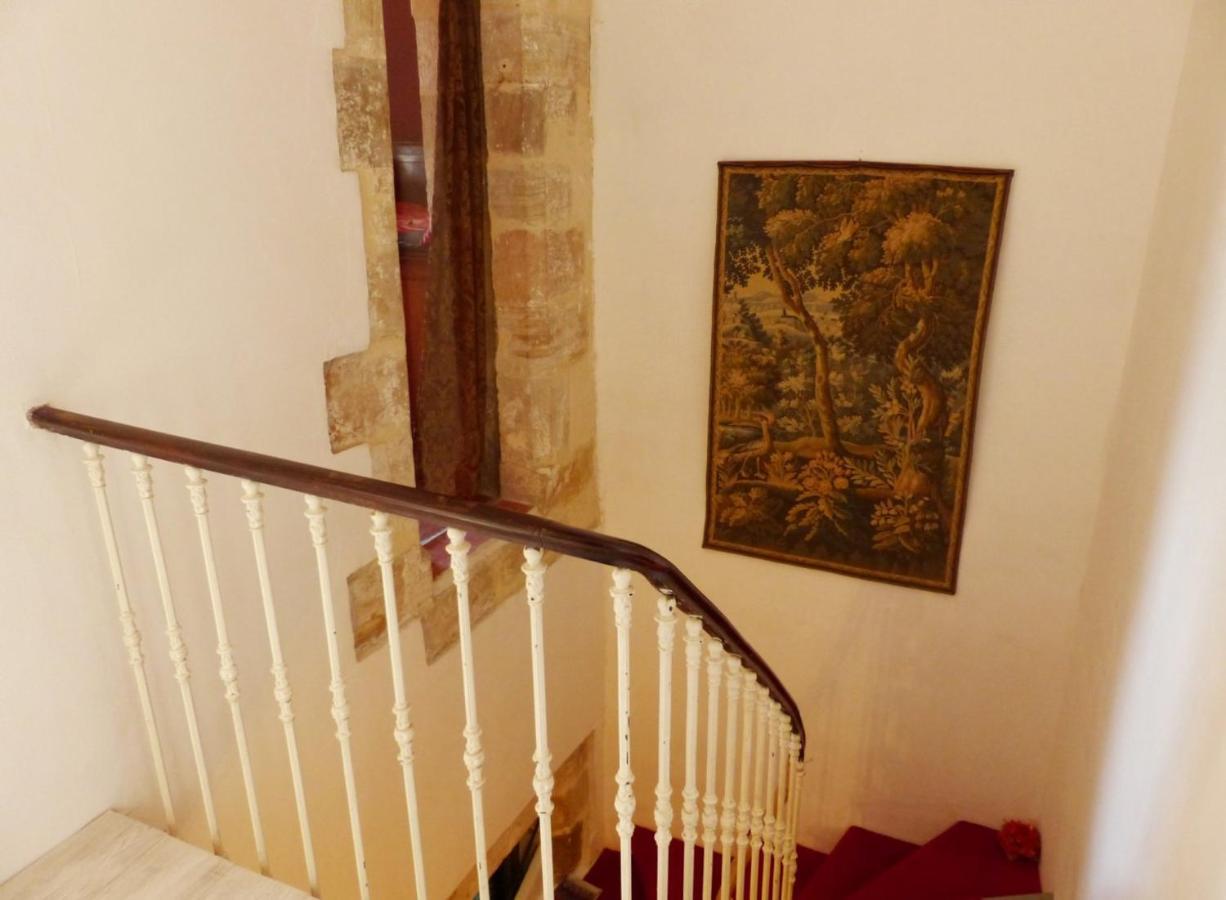 Logis De La Meschaussee, Dans Donjon Du Xie Siecle Canet  Exterior foto