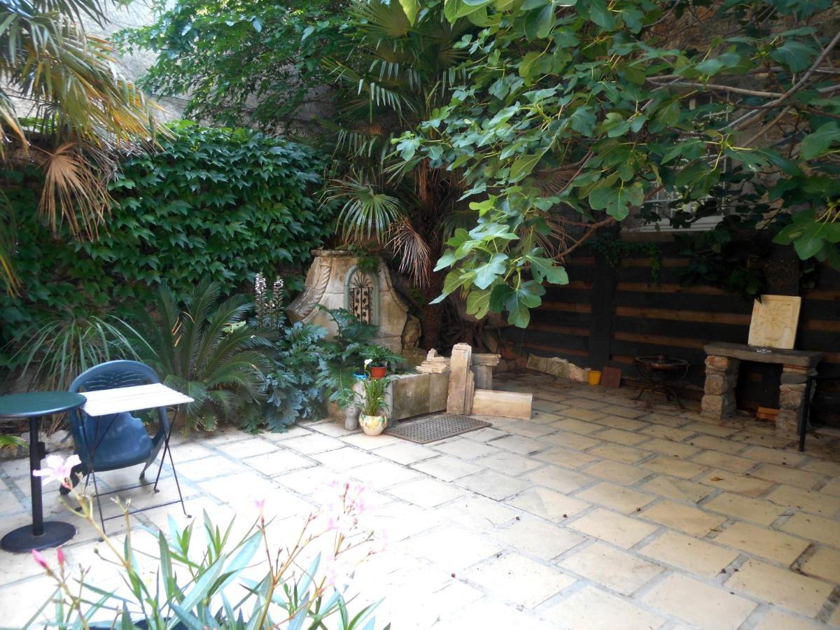 Logis De La Meschaussee, Dans Donjon Du Xie Siecle Canet  Exterior foto