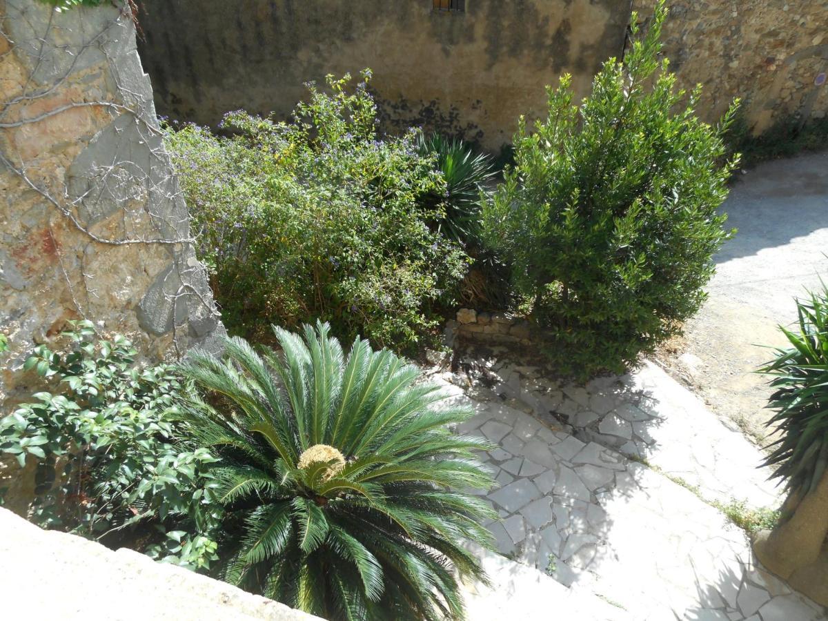 Logis De La Meschaussee, Dans Donjon Du Xie Siecle Canet  Exterior foto